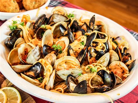 For those who prefer to celebrate in the evening, our christmas day italian dinner buffet is the perfect way. Feast of the Seven Fishes: Linguini with Clams and Mussels ...
