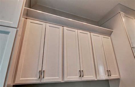 Custom 7 Crown Molding Cabinetry Full Overlay Shaker With Alabaster