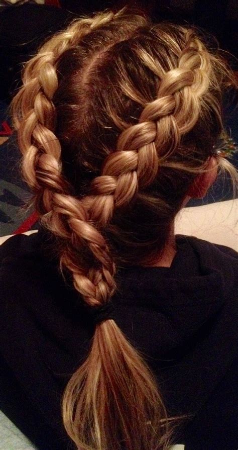 Braiding hair is a great way to keep your hair out of the way. Beautiful colour and hairstyle idea, easy braids for beginners | Easy braids, Easy braids for ...