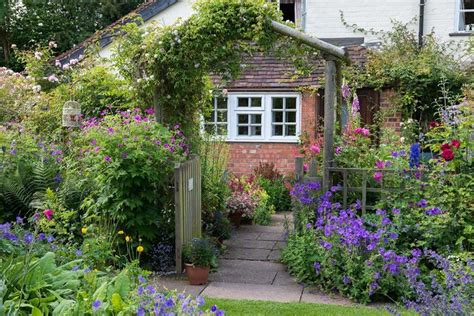 Image Result For European Cottage Front Yard Fence Cottage Garden