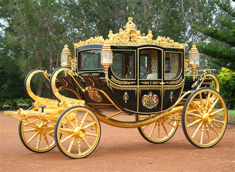 Royal Carriages Traveling In Splendor 5 Minute History
