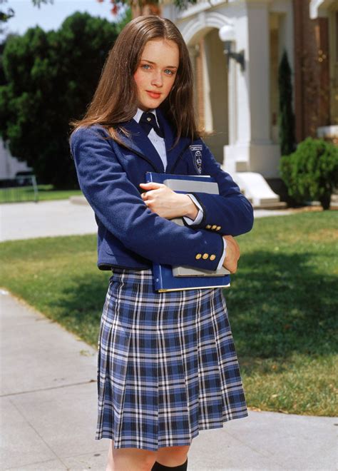 Alexis Bledel As Rory Gilmore Gilmore Girls Outfits Gilmore Girls