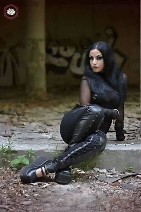 gothic girls goth beauty dark beauty gothic dress gothic outfits chica punk estilo dark