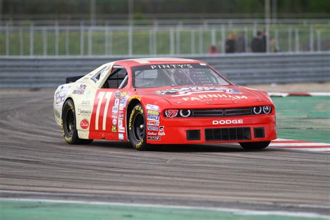 Daniel suarez started on the pole after original pole sitter kevin harvick had his qualifying time disallowed due to a failed inspection. NASCAR canadien : Un week-end de reprise en main pour ...