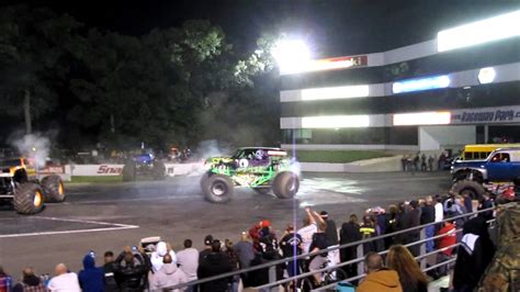 Grave Digger Monster Truck Doing Donuts Youtube