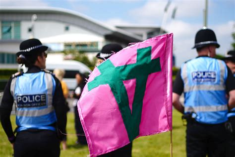 19 Animal Rights Activists Arrested Ahead Of Epsom Derby The Independent