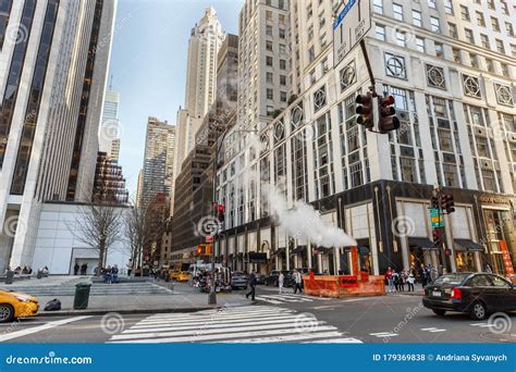 5th Ave And E 59th Street In Manhattan New York Editorial Stock Photo
