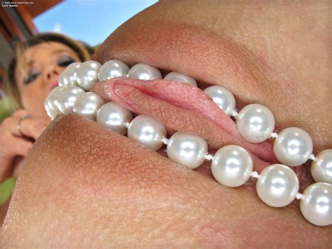 Download Photo X Carli Banks Lip Reading Close Up Jewelery Waxed Funny Bald Pussy