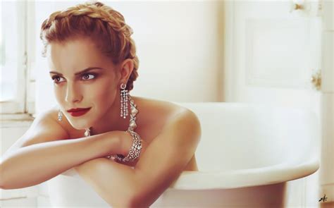 Emma Watson In Pearls And Diamonds Emma Watson Beauty Glamour