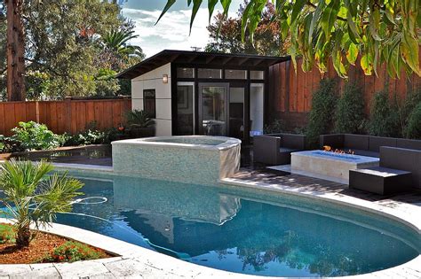 Even The Smallest Gardens Can Contain A Pool And A Pool House Decoist