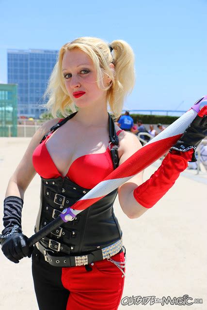 Harley Quinn Takes Over San Diego Comic Con 2014 In Harleypalooza
