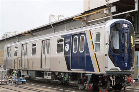ニューヨーク地下鉄、川崎重工業製の新型車両 R211 を披露した。 世界メディア・ニュースとモバイル・マネー