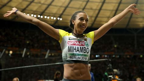 Her personal best in long jump is 7.30 metres, achieved in doha on 6 october 2019. Leichtathletik-EM in Berlin: Malaika Mihambo feiert Sieg im Weitsprung - Eurosport
