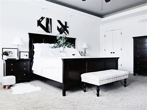Black And White Bedroom Walls