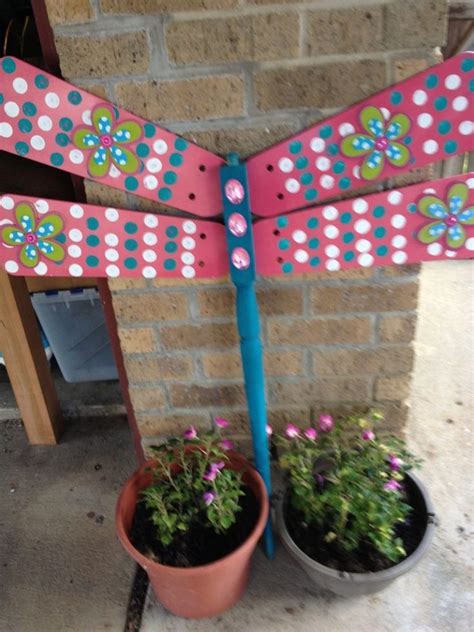 Upcycle Ceiling Fan Blades Into Giant Dragonflies The