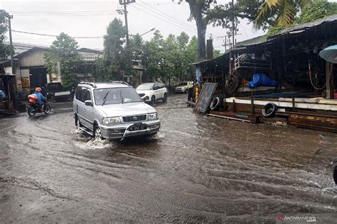 Hujan Deras Akibatkan Sejumlah Titik Di Kota Malang Banjir Antara News