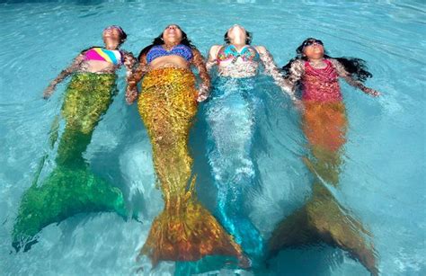 Mermaiding Classes Taught In The Philippines Mermaid Swimming Mermaid Sarnia