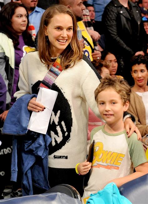 Natalie Portman And Aleph Snuggle At Los Angeles Lakers Game