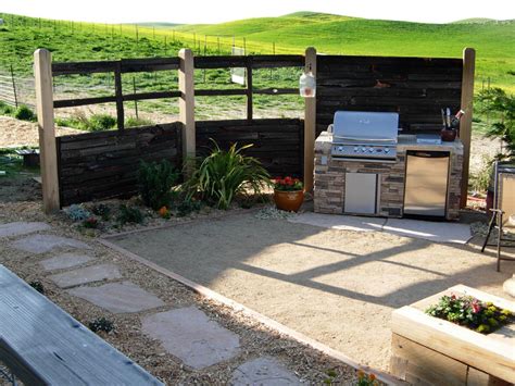 This project was sponsored by mike's hard lemonade. Outdoor Kitchen Ideas on a Budget: Pictures, Tips & Ideas ...