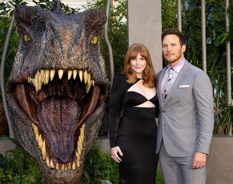 Bryce Dallas Howard Made So Much Less Than Chris Pratt On Jurassic Trilogy Huffpost Uk