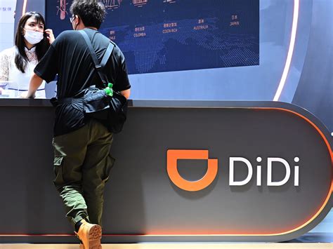 Didis Us Shares Plunge 25 After China Cracks Down On Ride Hailing App