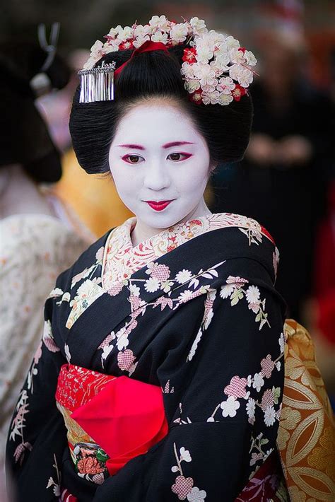 Maiko Ichitomo Geisha Japan Kyoto Japan Japanese Kimono Japanese Art