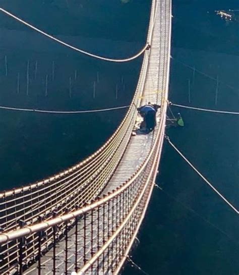 guest attempting ‘baseball style slide cracks glass on suspension bridge in tennessee