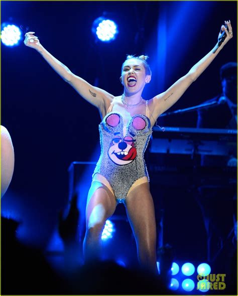 Miley Cyrus Vmas Performance Of We Can T Stop Watch Now Photo Miley Cyrus