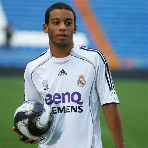 Marcelo vieira da silva júnior (born 12 may 1988), known as marcelo, is a brazilian professional footballer who plays as a left back for and captains spanish club real madrid.he is widely considered one of the greatest leftbacks of all time. Real-Legende Marcelo: Wie kann man diesen Fußballer nicht ...