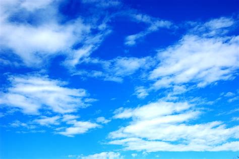 Mengapa Langit Berwarna Biru?