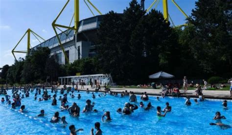Catalan Public Pools Ordered To Allow Women To Swim Topless