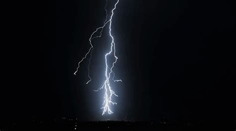 Storm Chaser Captures Lightning In 4k At 1000fps Lightning