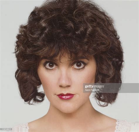 Singer Linda Ronstadt Pose For A Portrait In October 1982 In Los
