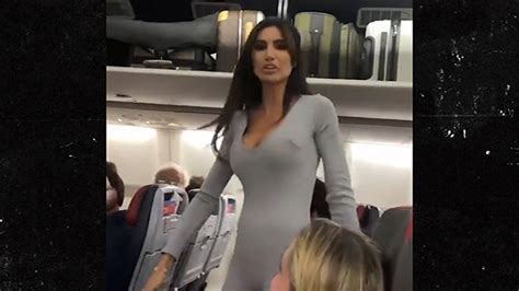 Sexy Woman In Bodysuit Kicked Off Plane Claims She S Ig Famous