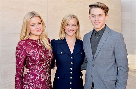 Reese Witherspoon And Ryan Phillippes Son Is All Grown Up And A Popstar See How He Looks Now