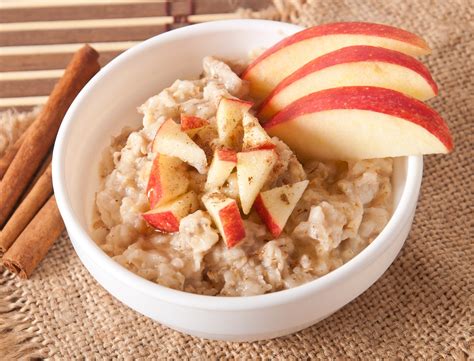 Apple Cinnamon And Walnut Oatmeal Veggiecurean