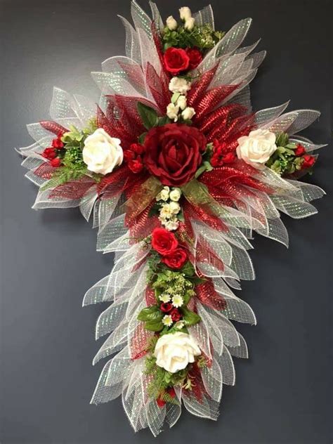 Pin By Flor Valdés On Manualidades Y Artesanias Cross Wreath Diy