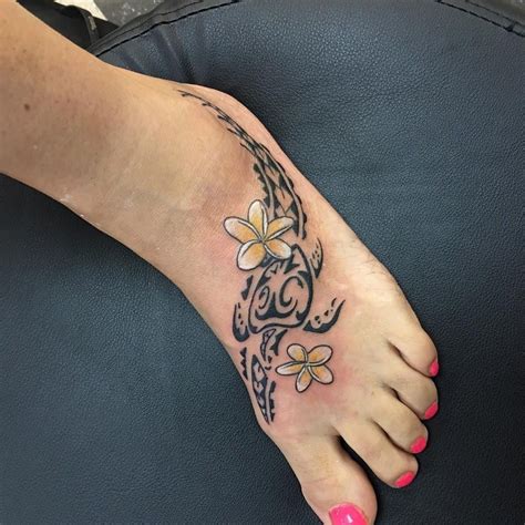 The trends are especially popular among girls and women as due to the colorful nature and striking appearance of these tattoos. Image result for hawaiian foot tattoo | Tattoos for women flowers, Polynesian tattoos women ...