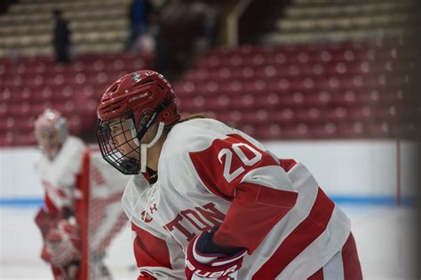 Womens Hockey Terriers Comeback Falls Short Against No 7 Yale