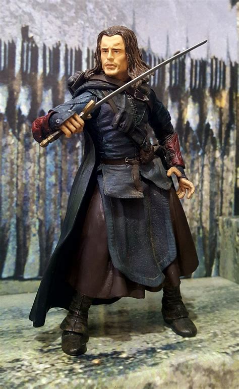 Toybiz Lord Of The Rings Gondorian Ranger Outfitted With Weapons Toybiz