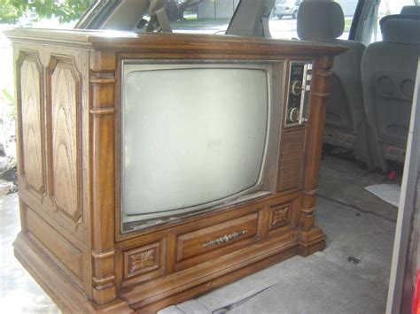 This Old Fashioned Tv Gets Upcycled Into A Traditional Piece Of