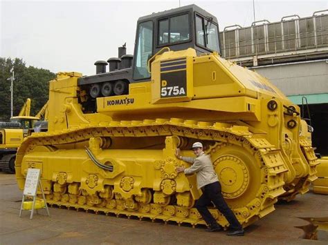 Komatsu D575a самый огромный бульдозер в мире Ваш негабарит в