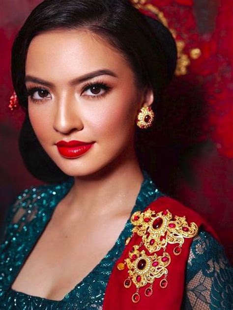 10 Pesona Raline Shah Yang Selalu Cantik