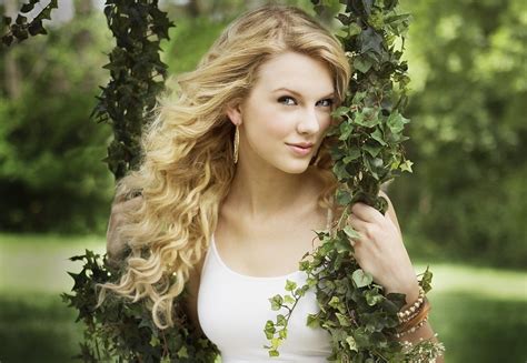 Taylor Swift Age Eyes Without Makeup And Other Facts