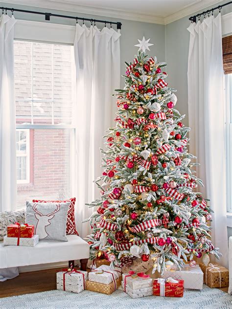 How To Decorate Your Christmas Tree In Just 3 Easy Steps Creative Christmas Trees Christmas