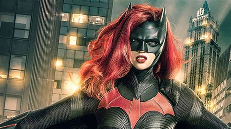 Batwoman First Look At Ruby Rose As The Arrowverse Crossovers New Hero Ign