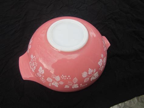 Vintage Pyrex Nesting Gooseberry Cinderella Mixing Bowl Pink White