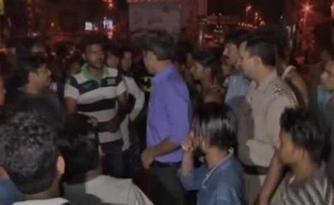 Delhi Man Beaten Up After Making Dont Urinate In Public Request Dies