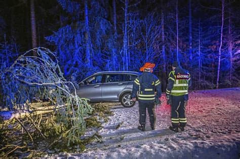 Det rör sig om mångmiljonförluster efter ett så här långt strömavbrott, känsliga processer slås ut som kan ta flera. Trafikproblem och strömavbrott i stormen, även i Göteborg ...