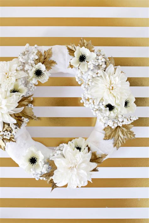 Pretty White Gold Holiday Wreath Diy Click Through For Tutorial